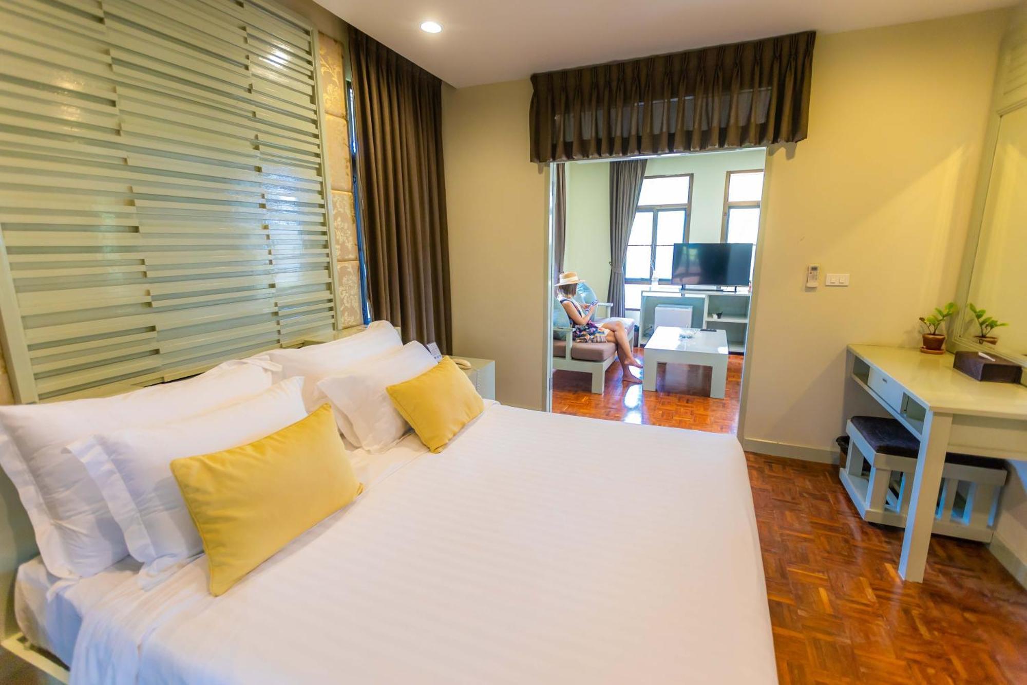 Sirarun Resort Ban Krut  Exterior photo
