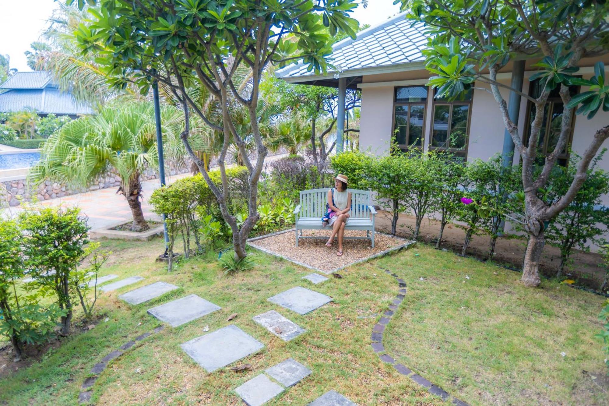 Sirarun Resort Ban Krut  Exterior photo